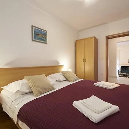 Apartament In Slatine With Terrace, Air Conditioning, Wi-fi Trogir