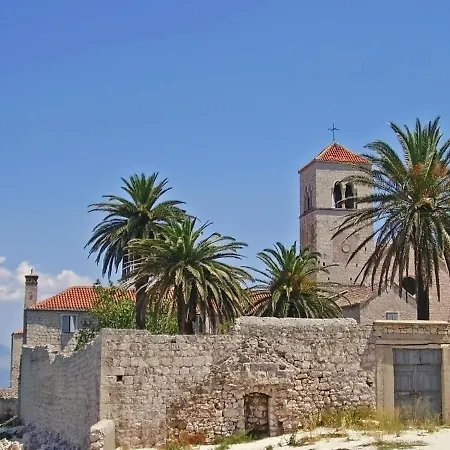 Apartament In Slatine With Terrace, Air Conditioning, Wi-fi *