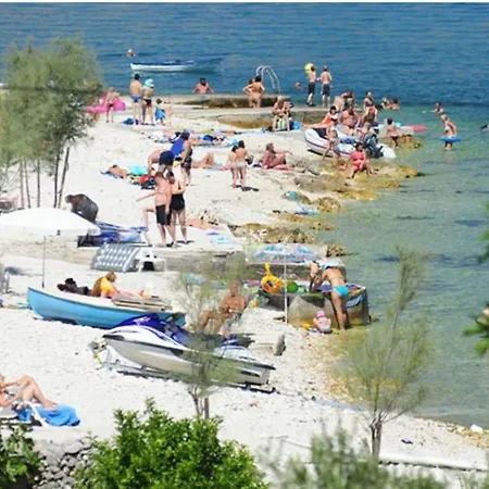 In Slatine With Terrace, Air Conditioning, Wi-fi Τρογκίρ