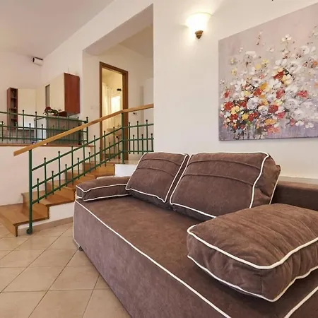 In Slatine With Terrace, Air Conditioning, Wi-fi Apartman Trogir