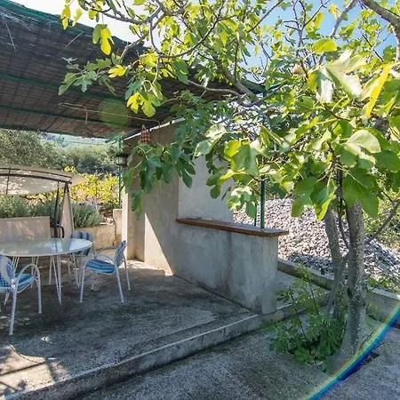 In Slatine With Terrace, Air Conditioning, Wi-fi Apartman