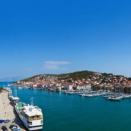 In Slatine With Terrace, Air Conditioning, Wi-fi Apartman Trogir
