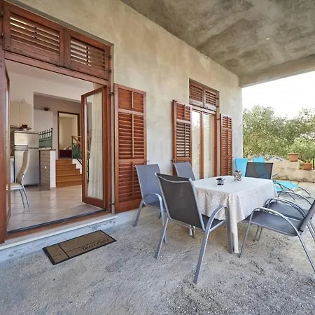 In Slatine With Terrace, Air Conditioning, Wi-fi Apartman