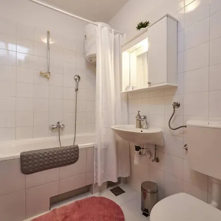 In Slatine With Terrace, Air Conditioning, Wi-fi Trogir