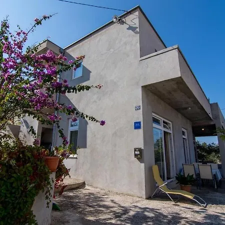 Apartman In Slatine With Terrace, Air Conditioning, Wi-fi Trogir