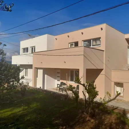 In Slatine With Terrace, Air Conditioning, Wi-fi Apartman Trogir